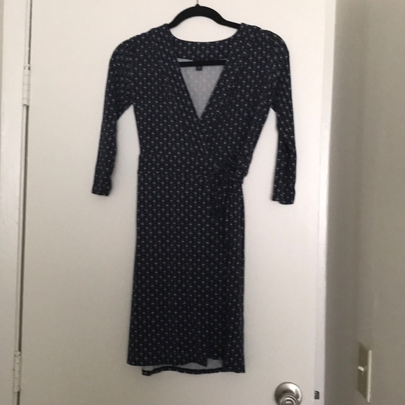 Ann Taylor Dresses & Skirts - Ann Taylor Navy Diamond Print Wrap Dress